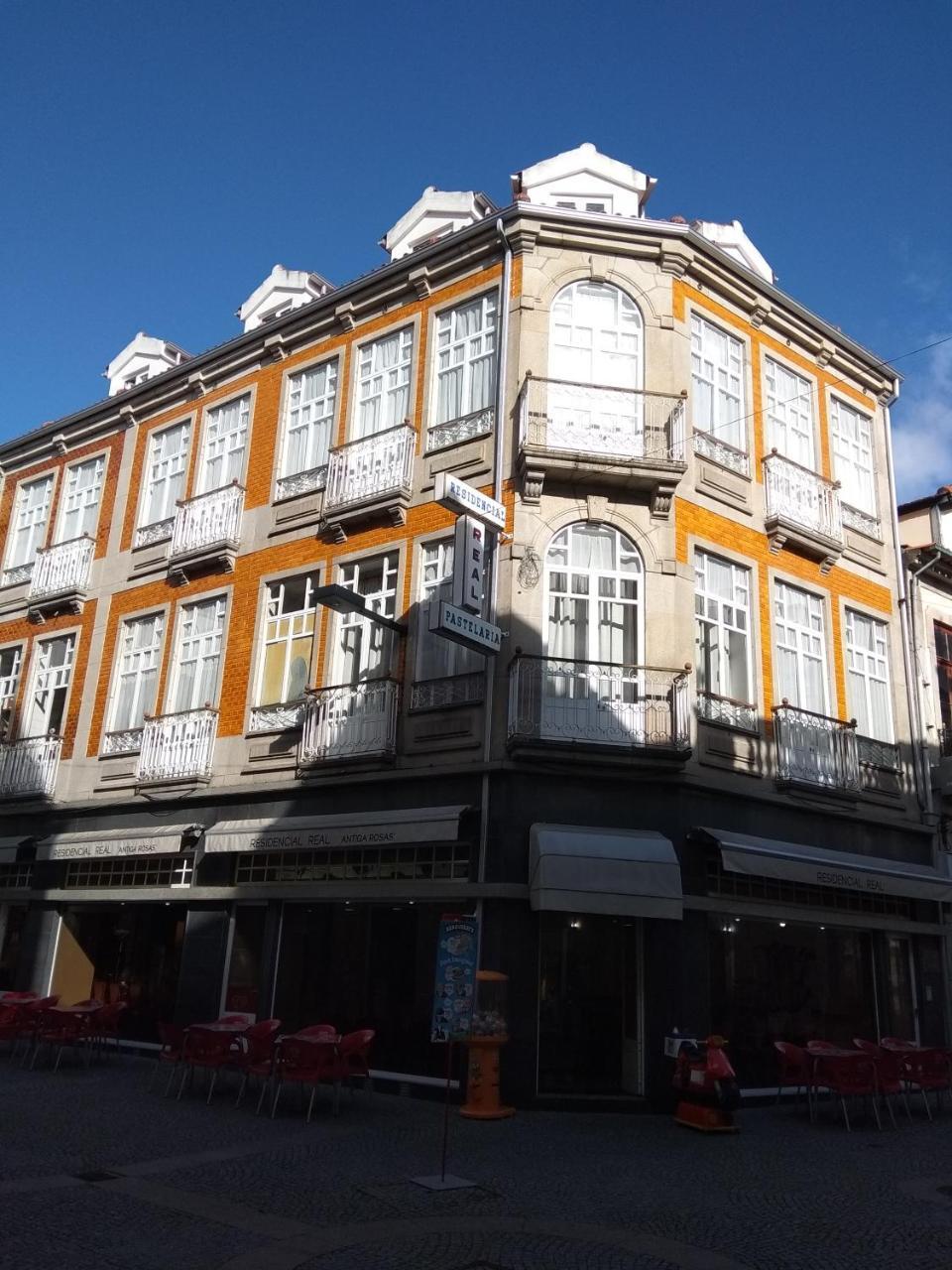 Residencial Real - Antiga Rosas Bed & Breakfast Vila Real Exterior photo